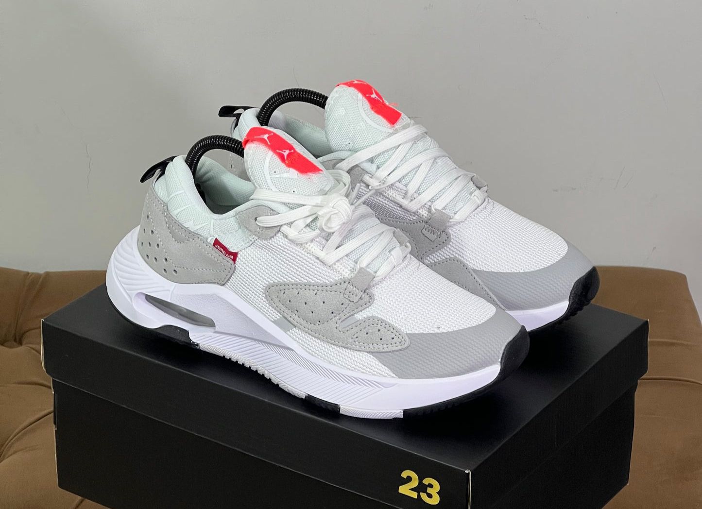 Nike Jordan Cadence Gris Blanco